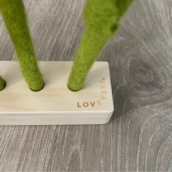 Lovevery Montessori Colorful Felt Flower Arrangement - Picture 6 of 7